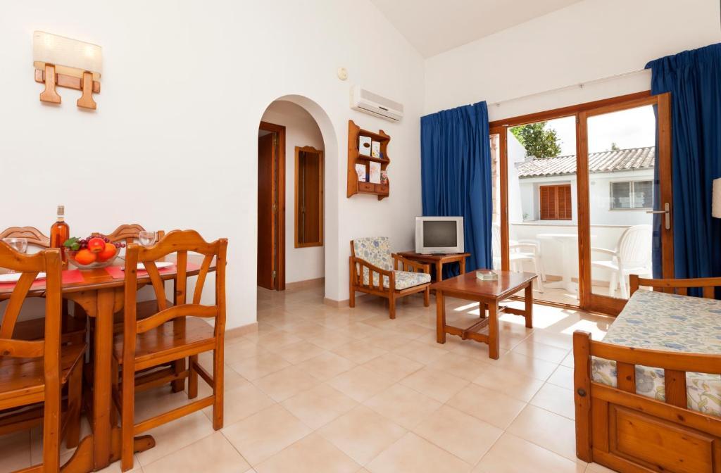 Apartamentos Leo Port de Pollença Chambre photo